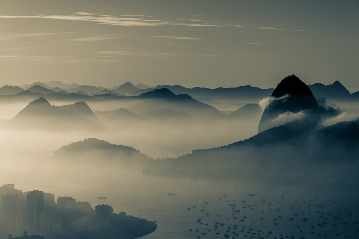 Von trás da neblina I